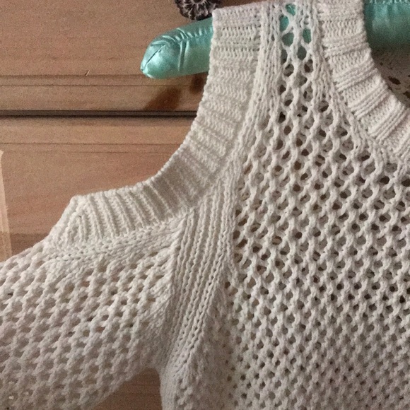 ALLSaints | Arzana Open Shoulder Top in Off White - Picture 4 of 10